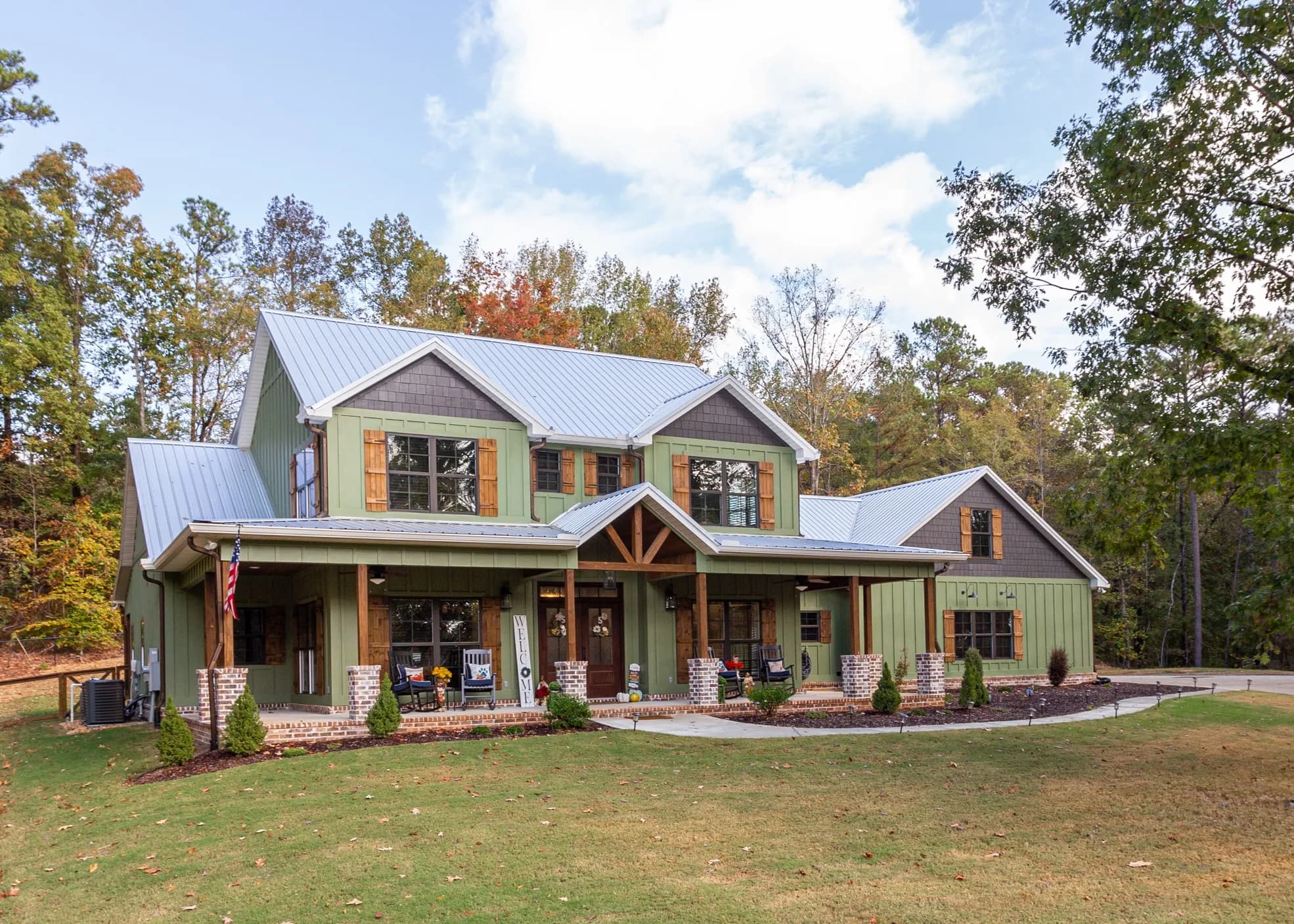Exterior of a custom Waterstone Homes build on Huff Lane in Steele, AL